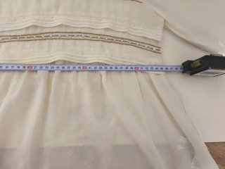 Blusa Zara blanca con pedrería verde