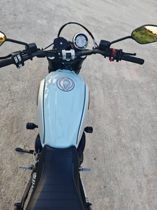 Ducati Scrambler Icon 800cc azul y negra