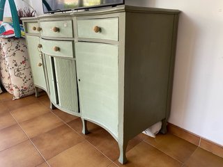 Aparador de madera para restaurar