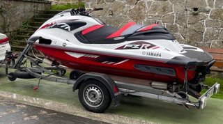 Yamaha FZR SVHO con remolque