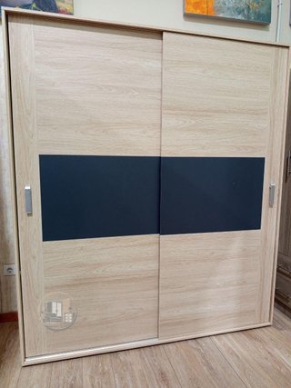 Armario de Puertas Correderas acabado madera