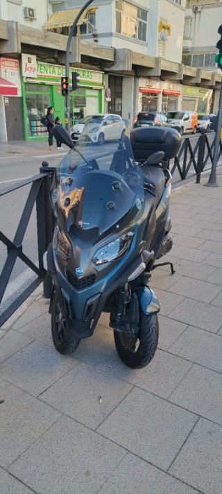 Piaggio MP3 530 Scooter Maxi
