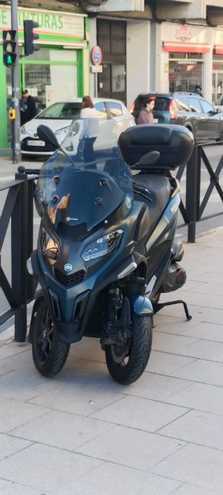 Piaggio MP3 530 Scooter Maxi