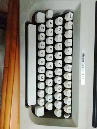 Máquina de escribir Olivetti Lettera 40