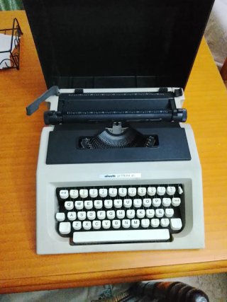 Máquina de escribir Olivetti Lettera 40