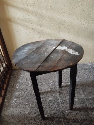 Mesa camilla antigua hecha a mano