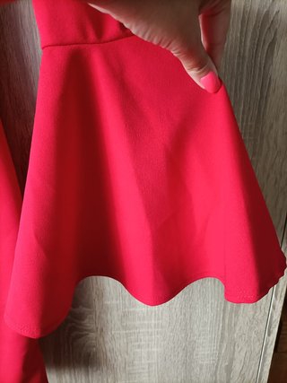 Vestido rojo escote Bardot manga acampanada