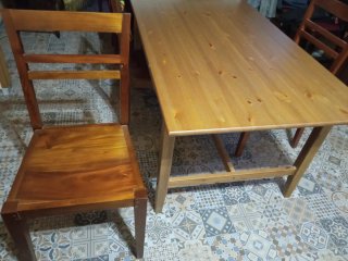 Mesa comedor extensible madera 6 sillas a juego.