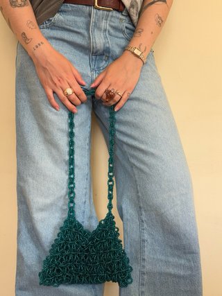 Bolso de abalorios con cadena
