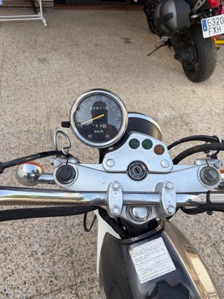 Suzuki Van Van 125cc Negra y Blanca