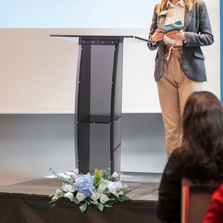 Podio Acrílico, 119 cm de Altura, Soporte de Podio Acrílico con Amplia Superficie de Lectura y Estante de Almacenamiento, Púlpitos Acrílicos Transparentes de Pie para Iglesia Oficina Escuela, Negro