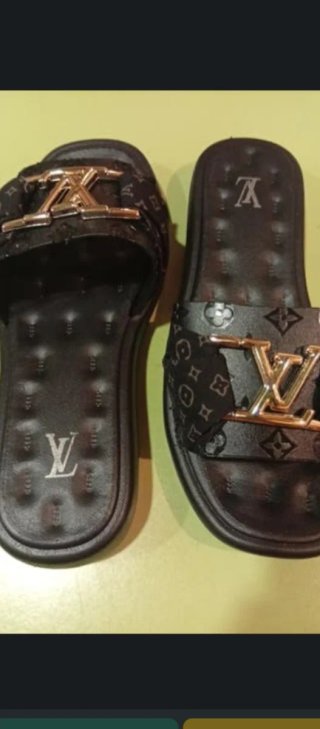 Chancla inspirada Louis.Vuitton. T-35-36