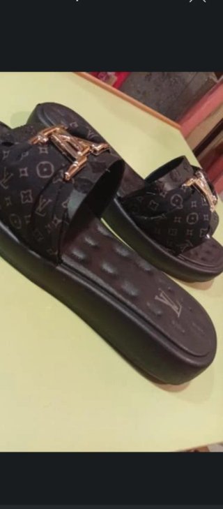 Chancla inspirada Louis.Vuitton. T-35-36