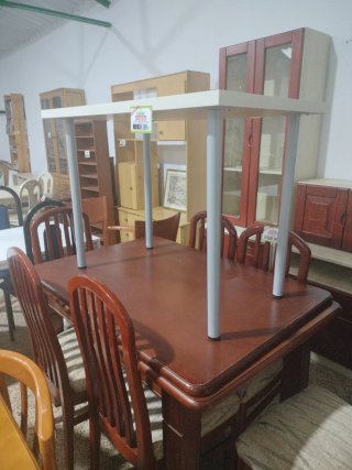 Mesa de comedor blanca y marrón