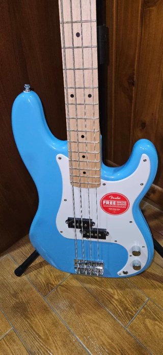 Bajo Squier Azul