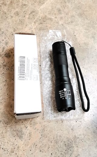 Linterna LED.+ Batería recargable+ Cargador, Nuevo