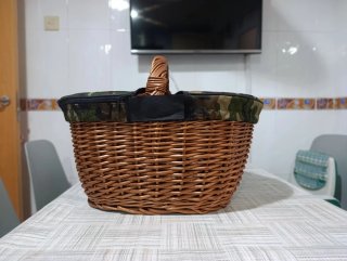 Cesta de mimbre con funda camuflaje Kalibro