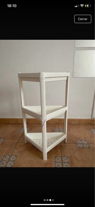Estantería de esquina blanca