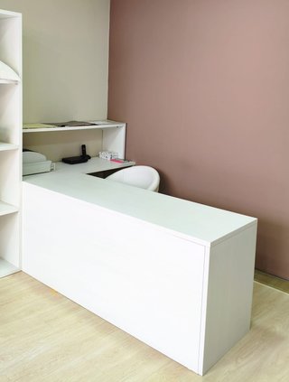Mobiliario comercial tienda. Estanterías/mostrador
