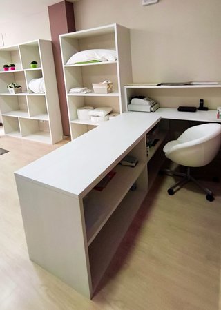 Mobiliario comercial tienda. Estanterías/mostrador