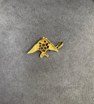 Colgante pez oro de 18k con circonitas