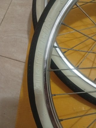 Llantas y cubiertas BH 20