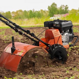 Cultivador de Tiller a Gas, Cultivador de Jardín de 212CC 4 Tiempos, Tiller con 4 Puntas Traseras Ajustables de Acero para Cultivo de Suelo en Césped, Jardín y Campo