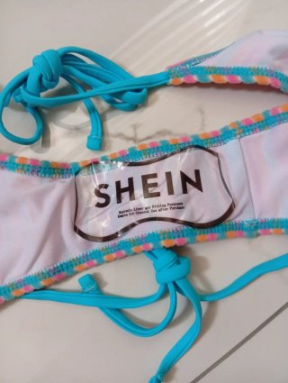 Costume bikini a righe nuovo
