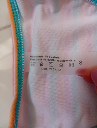 Costume bikini a righe nuovo