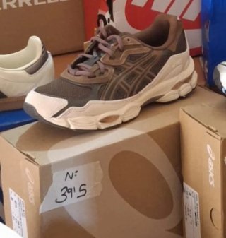 Zapatillas Asics Beige/Marrón Talla 39.5