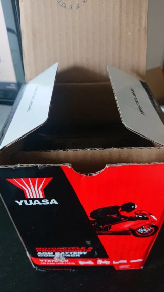Batería Moto Yuasa YTX7L-BS nueva a	 50% dto
