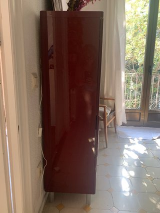 Armario color granate brillante