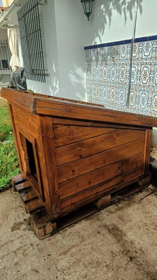 Casa de madera para perro