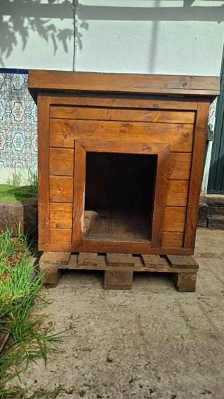 Casa de madera para perro