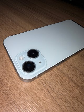 iPhone 15 Plata/Blanco - Batería 100%
