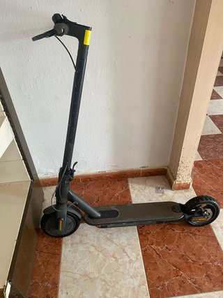 Patinete eléctrico gris