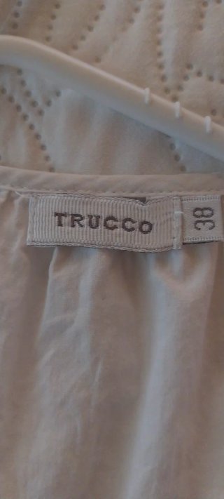 Blusa blanca de algodón con puntillas