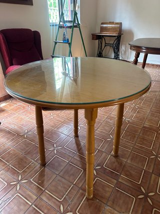 Mesa redonda madera y cristal provenzal