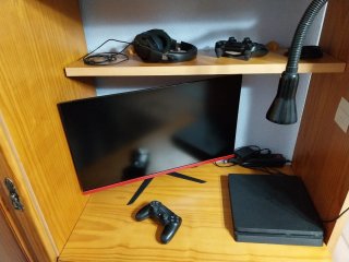 PS4 Negra +Monitor + 2 Mandos + Auriculares+JUEGOS