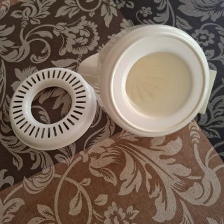 Exprimidor de cítricos blanco