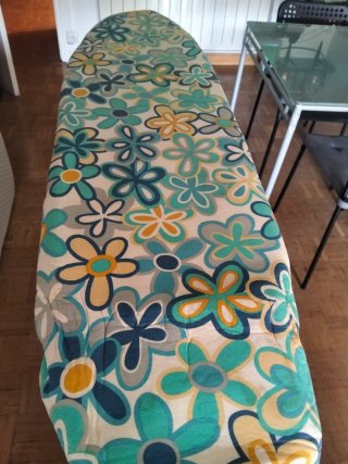Tabla de planchar blanca