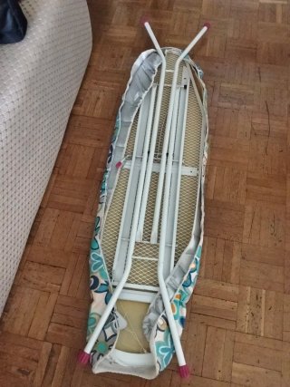 Tabla de planchar blanca