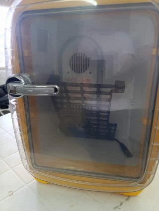 Nevera portátil Bi-Okey amarilla con puerta