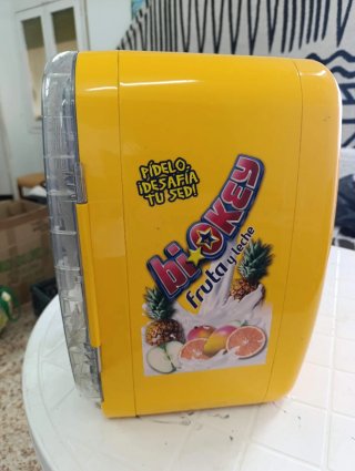 Nevera portátil Bi-Okey amarilla con puerta