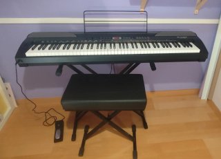 Teclado Thomann DP26 con soporte y pedal.