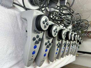 9x Controller UltraRacer PS1 PS2 Racing