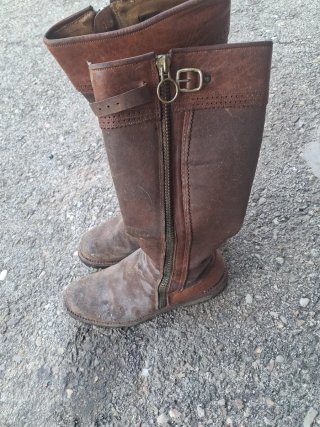 Botas de caballo marrones