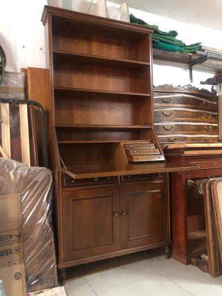 Escritorio librería de madera. Hecho a mano.