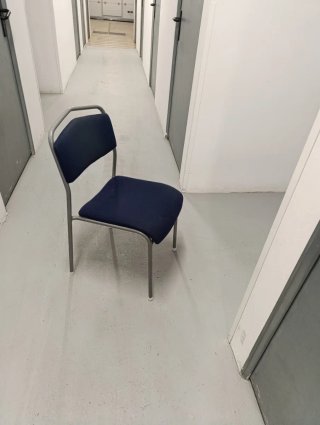 Silla de oficina azul y gris
