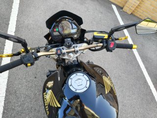 Honda CB 600F Hornet Negra y Dorada